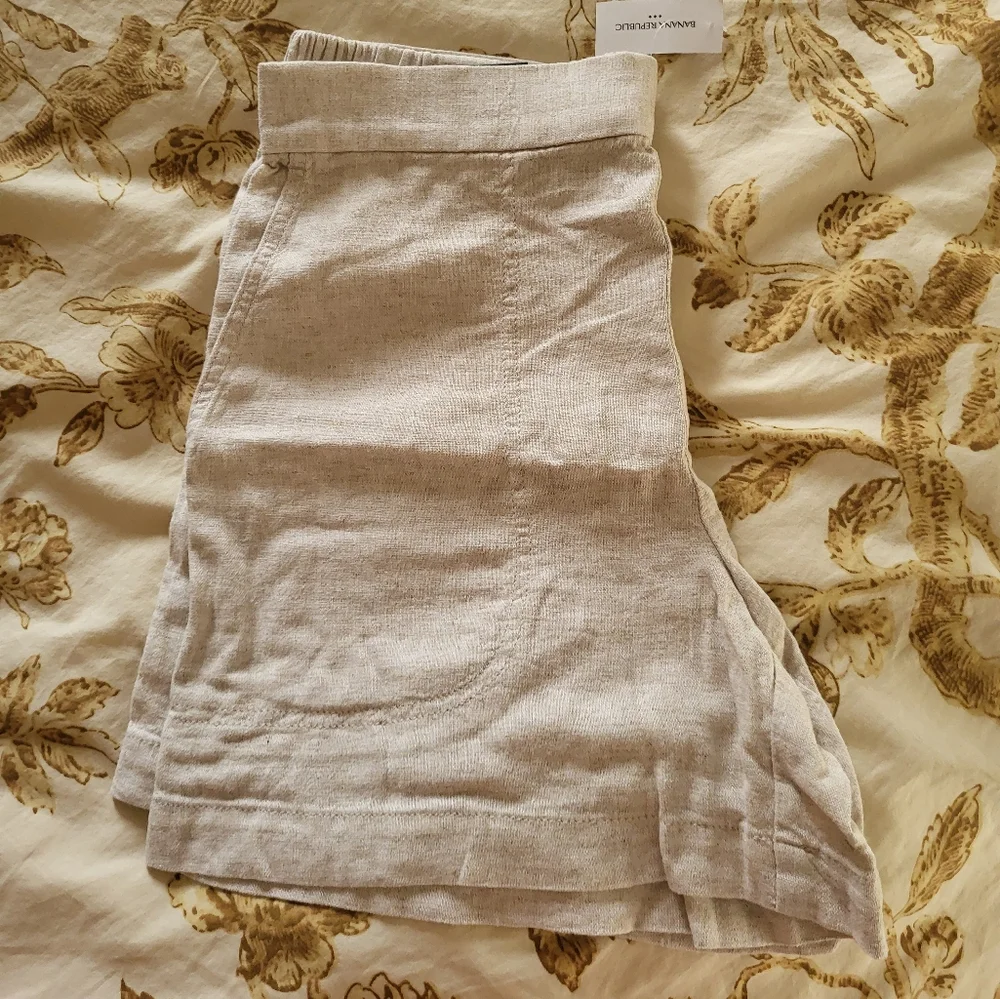 Women's Linen Shorts - Picture 5 of 5